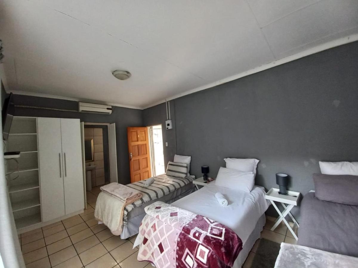ניוקאסל Meyiwa Guest Palace מראה חיצוני תמונה